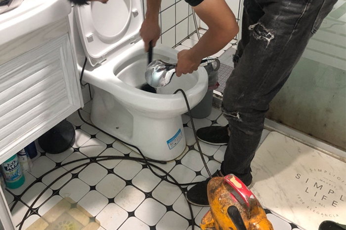 冯坡镇疏通下水道