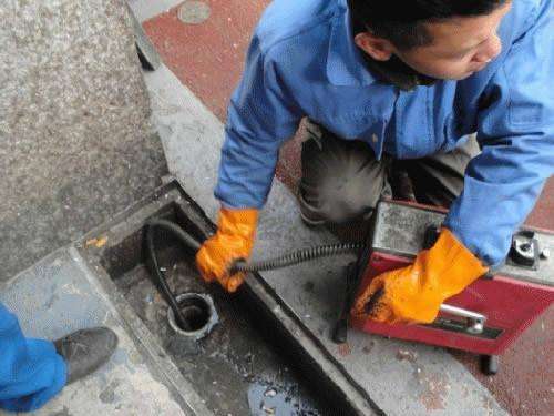 冯坡镇疏通下水道