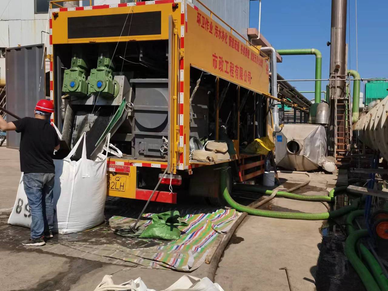 冯坡镇淤泥压干处理